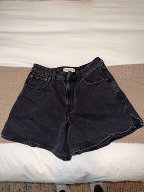 Abercrombie Dad Short High Rise Size 27